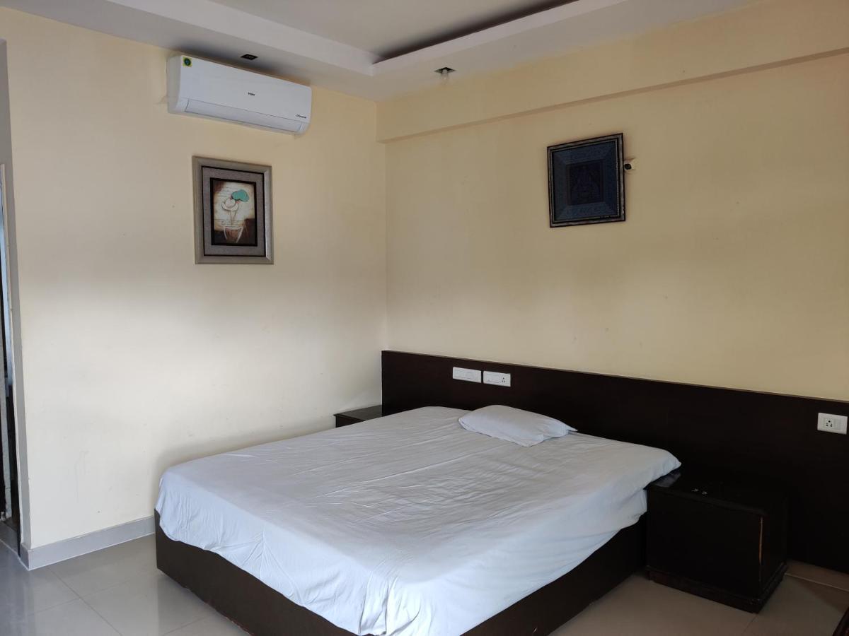 Fernandes Complex Hotel บังกาลอร์ ภายนอก รูปภาพ