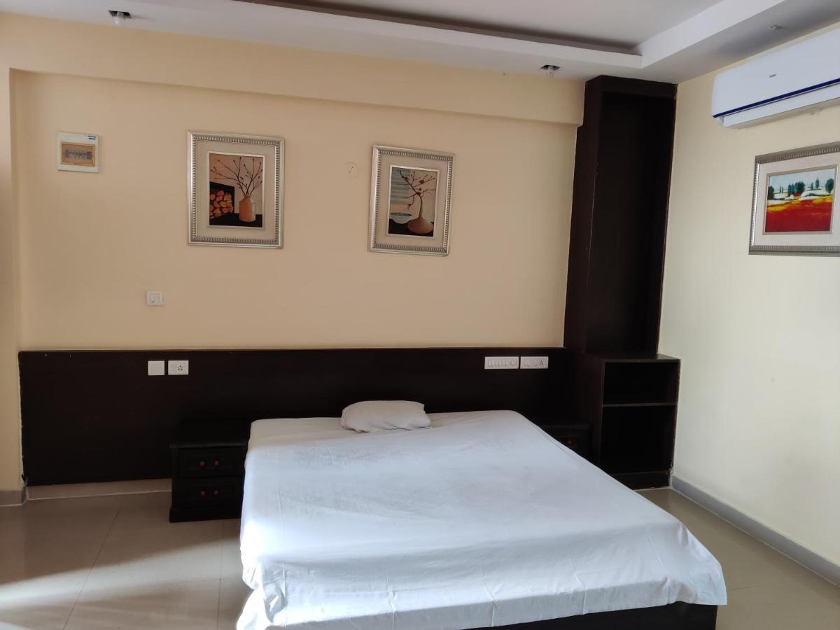 Fernandes Complex Hotel บังกาลอร์ ภายนอก รูปภาพ