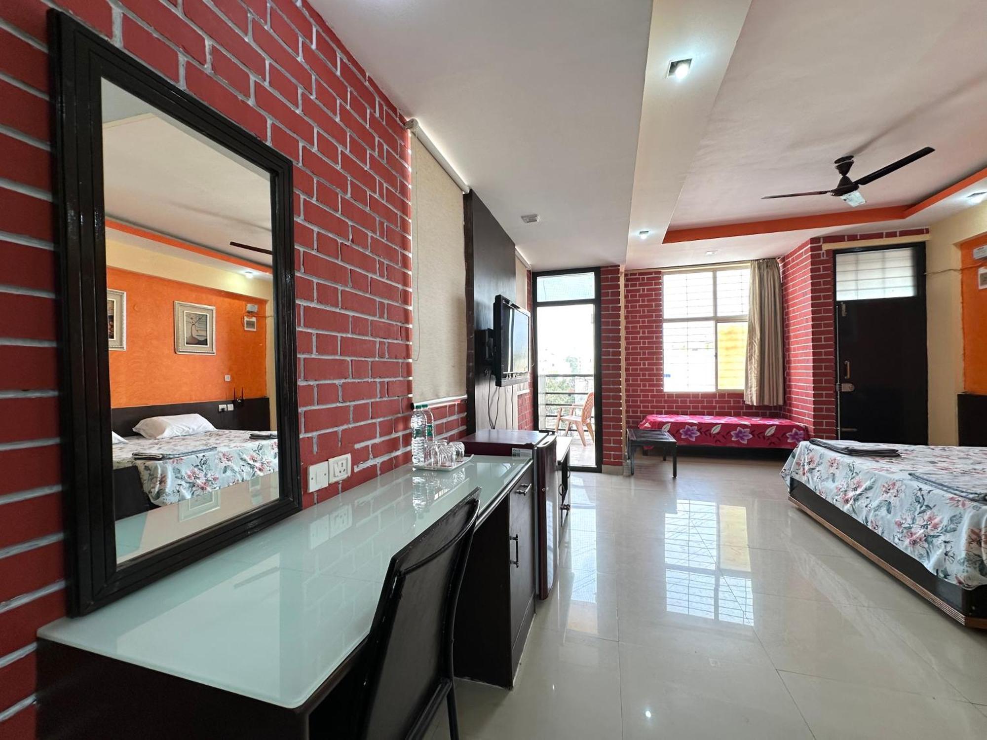 Fernandes Complex Hotel บังกาลอร์ ภายนอก รูปภาพ